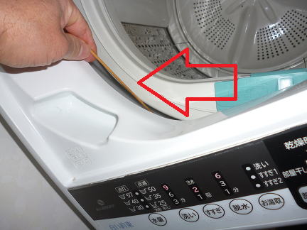 洗濯機 斜めドラム洗濯機 箸や 串など異物がはいいたら取り出しいたします 岐阜の工事屋さん